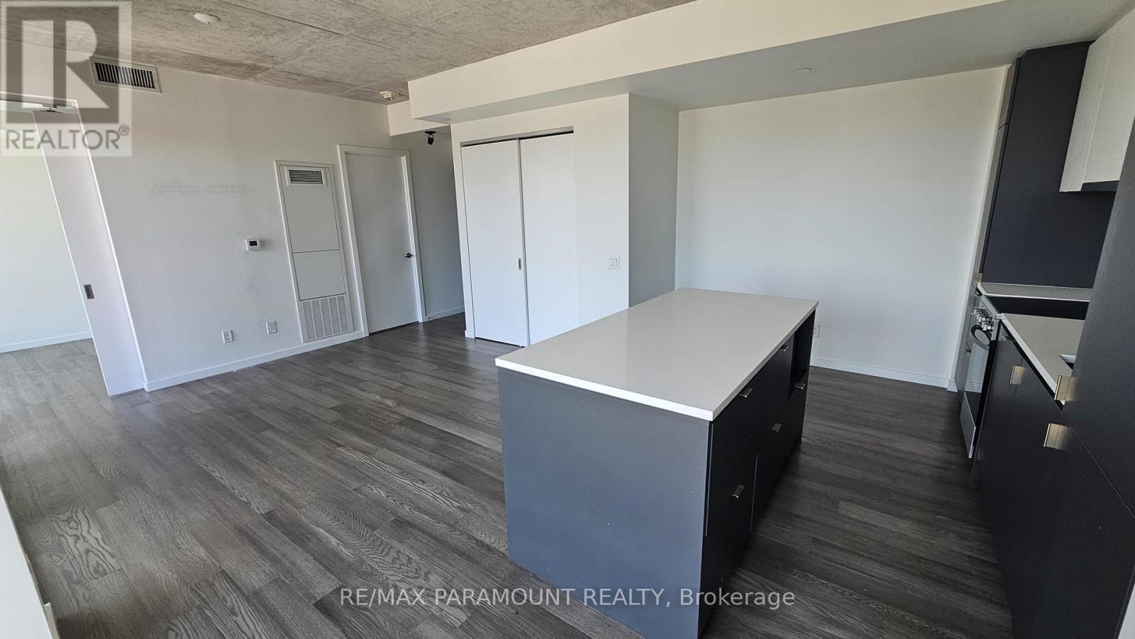 415 - 7 Smith Crescent, Toronto, Ontario  M8Z 0G3 - Photo 6 - W12713916