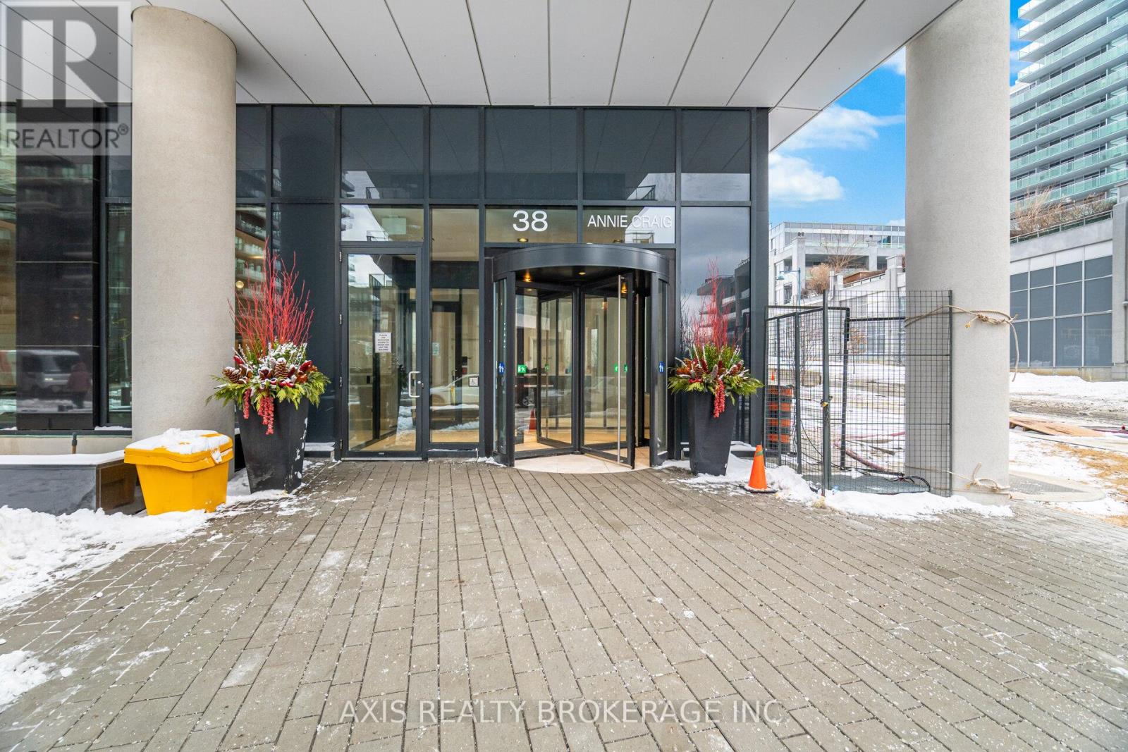 2409 - 38 Annie Craig Drive, Toronto, Ontario  M8V 0G9 - Photo 2 - W12713918