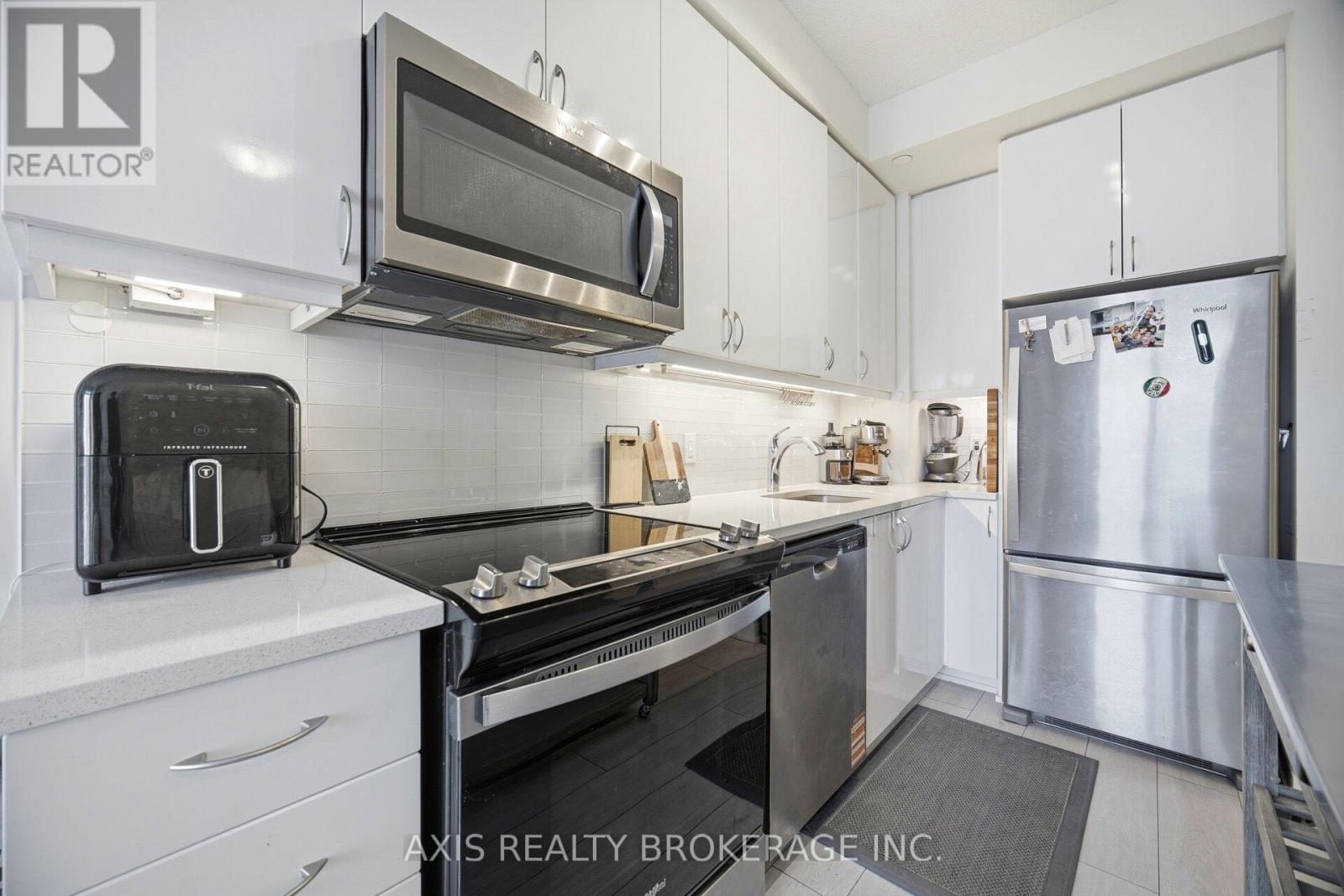 2409 - 38 Annie Craig Drive, Toronto, Ontario  M8V 0G9 - Photo 8 - W12713918