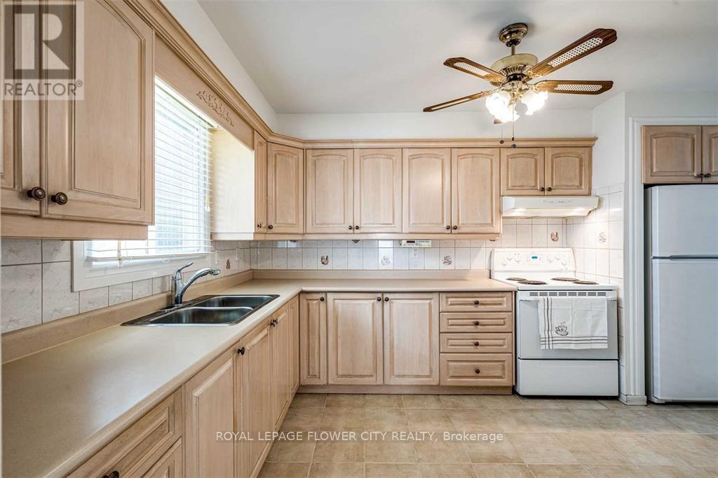 6 Reynier Drive, Brampton, Ontario  L6Z 1L4 - Photo 5 - W12713934