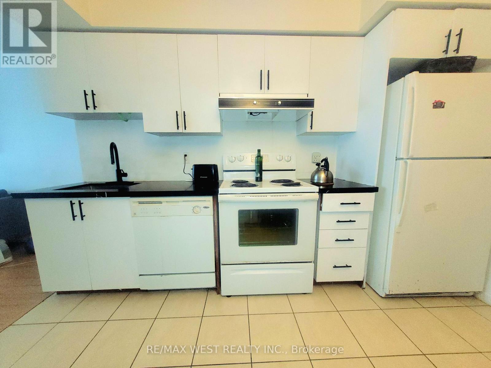 224 - 60 Heintzman Street, Toronto, Ontario  M6P 2J6 - Photo 2 - W12713946