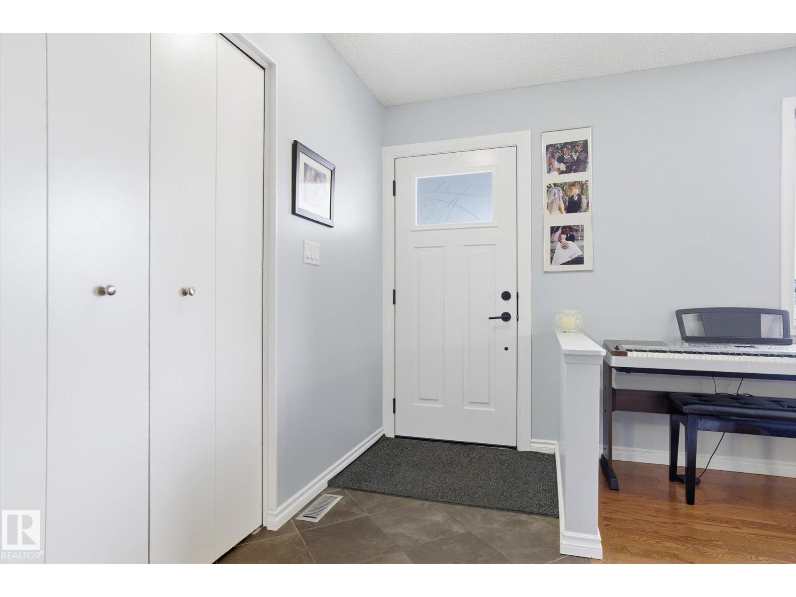 6903 12 Av Nw, Edmonton, Alberta  T6K 3J6 - Photo 5 - E4470561