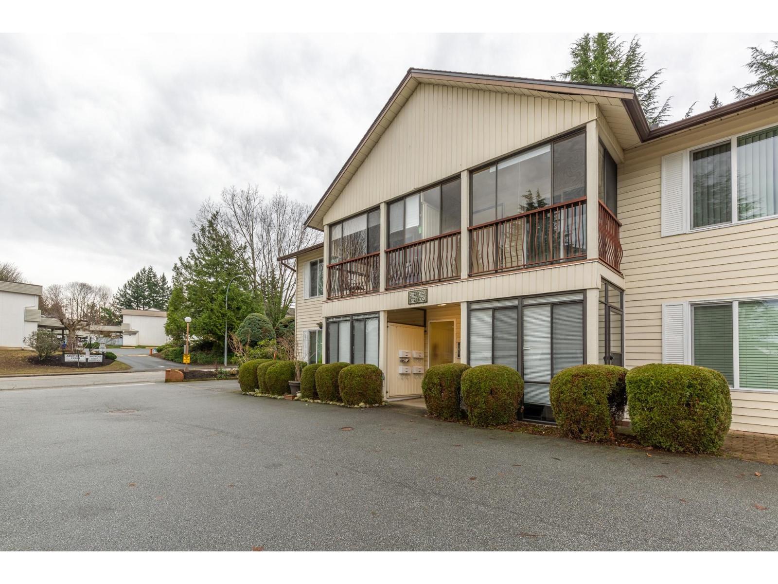 202 2853 Bourquin Crescent, Abbotsford, British Columbia  V2S 6H6 - Photo 2 - R3080341