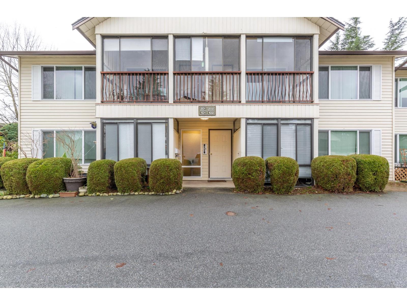 202 2853 Bourquin Crescent, Abbotsford, British Columbia  V2S 6H6 - Photo 3 - R3080341