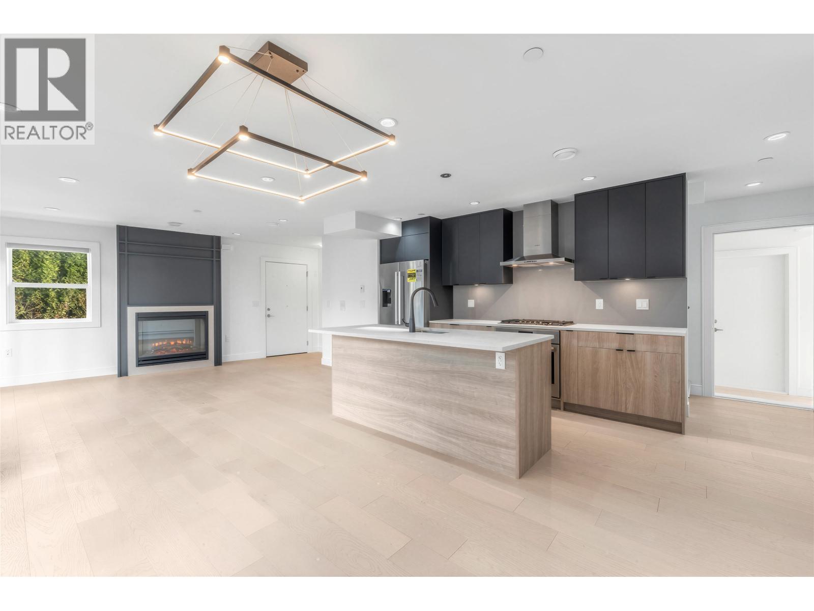 7357 Oak Street, Vancouver, British Columbia  V6P 1V9 - Photo 2 - R3080085