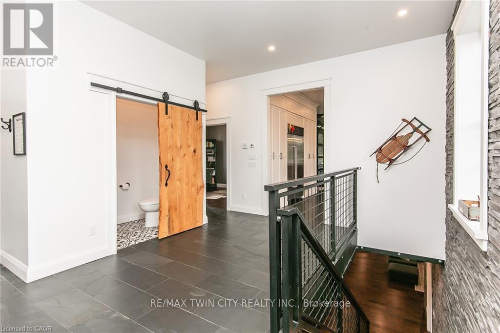 141 Ruth Anne Place W, Mapleton, Ontario  N0G 2K0 - Photo 10 - X12713892