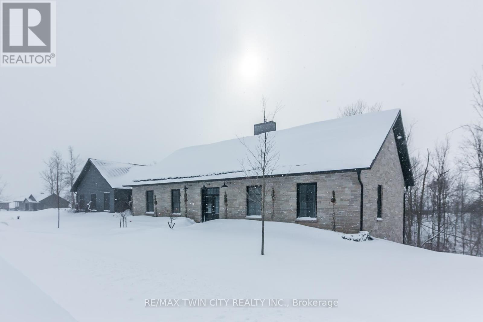 141 Ruth Anne Place W, Mapleton, Ontario  N0G 2K0 - Photo 2 - X12713892