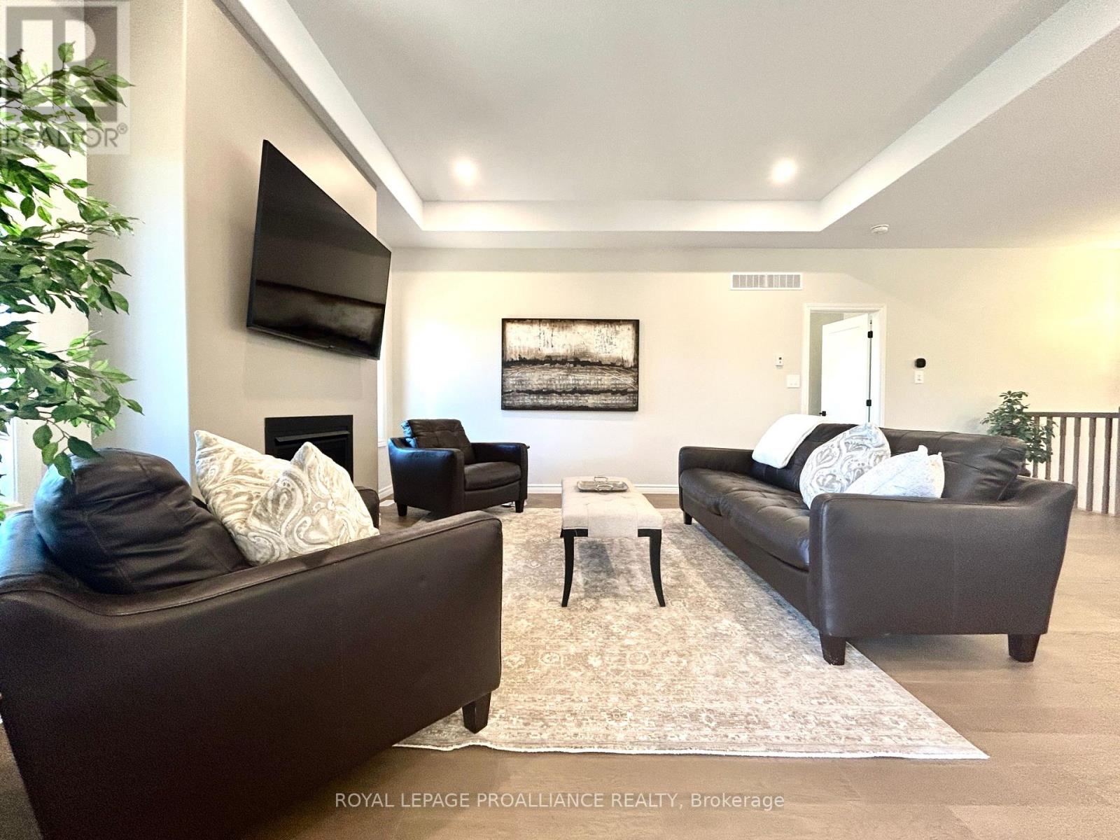 130 Stonecrest Boulevard, Quinte West, Ontario  K8R 0B4 - Photo 8 - X12714100