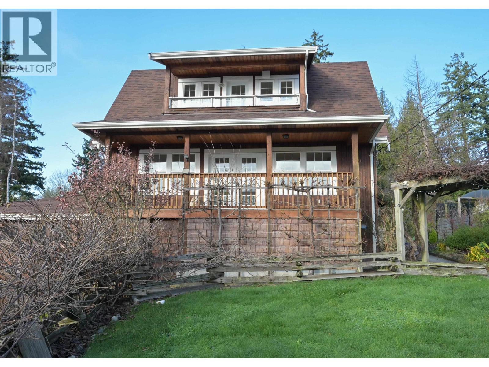 5160 Bay Road, Sechelt, British Columbia  V7Z 0G3 - Photo 1 - R3080213