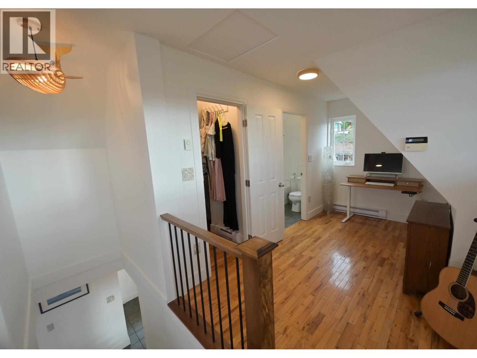 5160 Bay Road, Sechelt, British Columbia  V7Z 0G3 - Photo 10 - R3080213