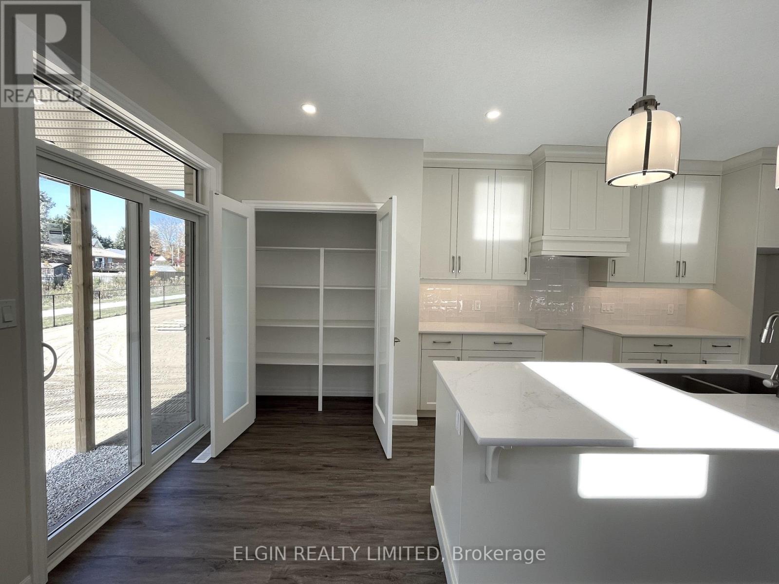 43 Lark Street, Tillsonburg, Ontario  N4G 0K8 - Photo 7 - X12714198