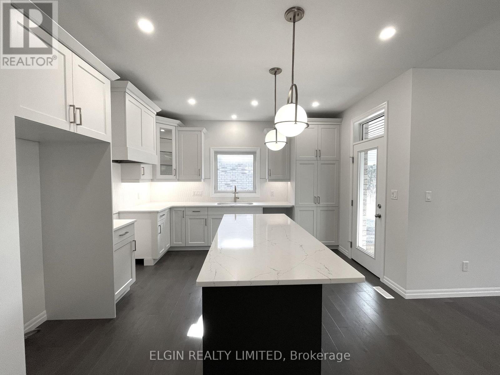 45 Lark Street, Tillsonburg, Ontario  N4G 0K8 - Photo 9 - X12714202