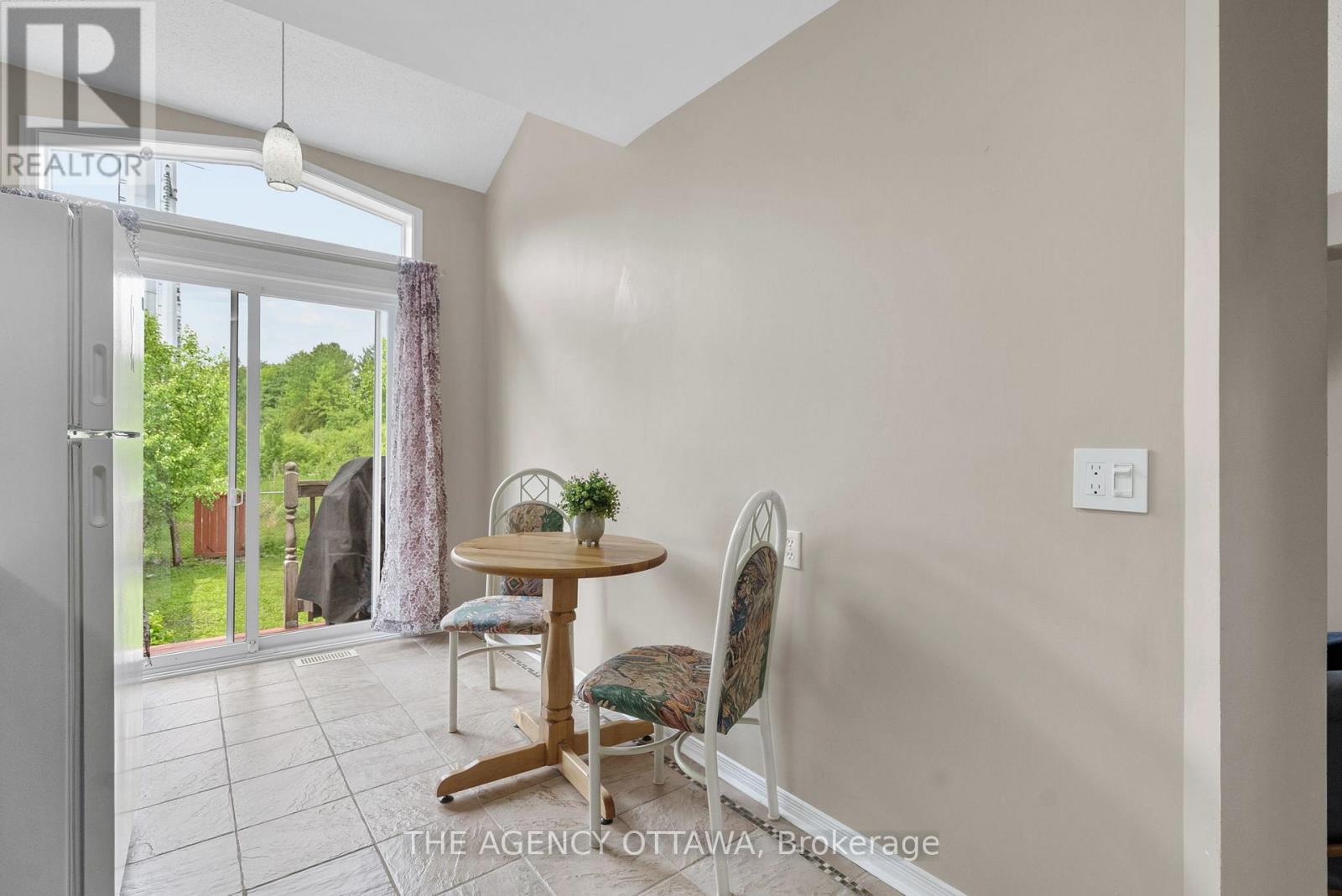 55 Springcreek Crescent, Ottawa, Ontario  K2M 2M2 - Photo 12 - X12714114