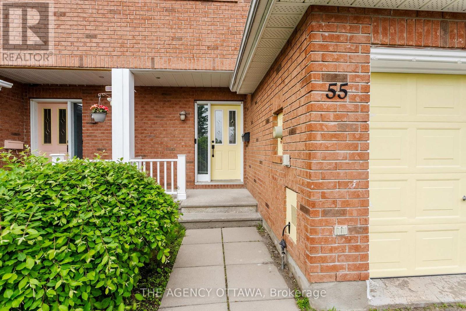 55 Springcreek Crescent, Ottawa, Ontario  K2M 2M2 - Photo 3 - X12714114