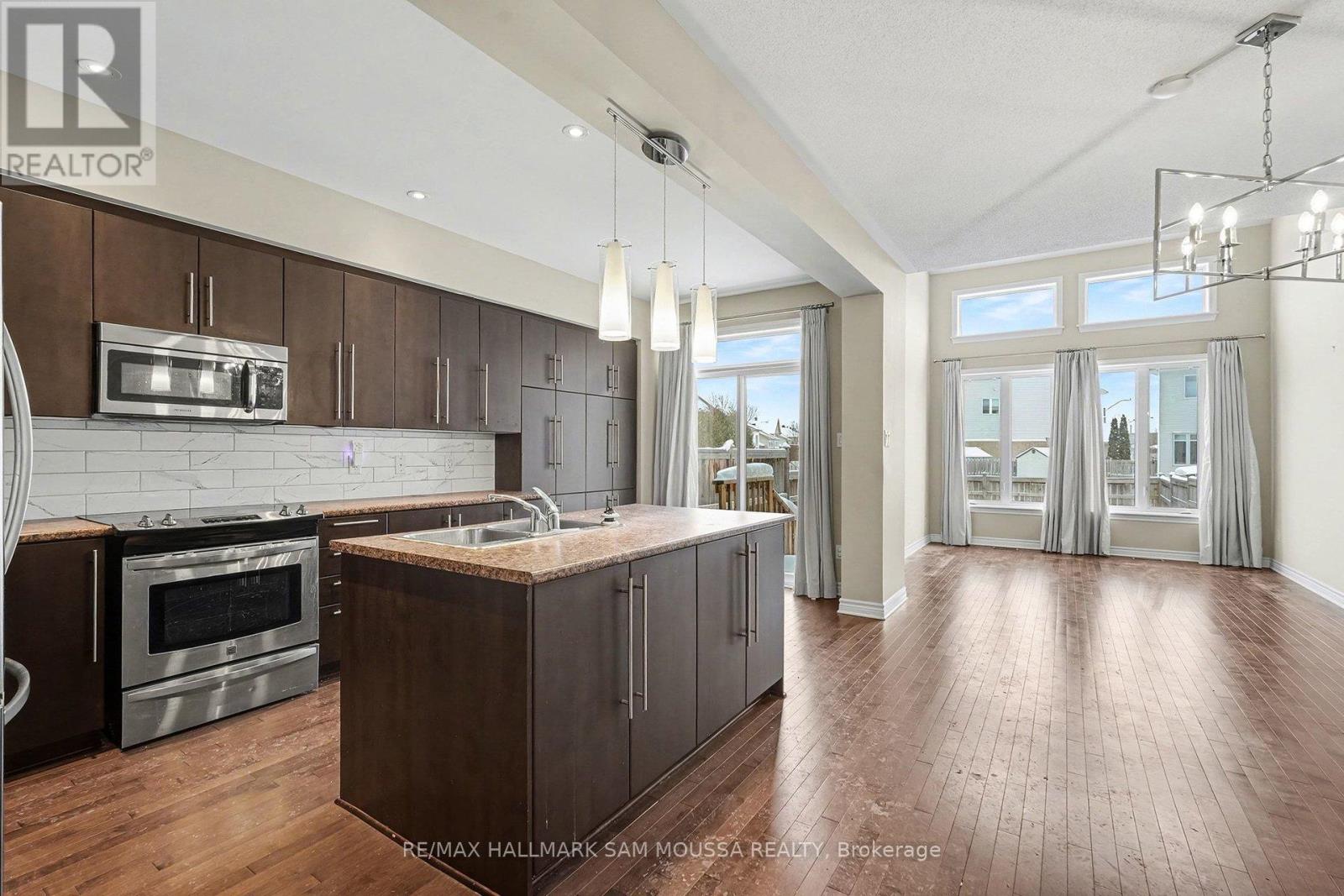 763 Bowercrest Crescent, Ottawa, Ontario  K1V 2K3 - Photo 2 - X12714122