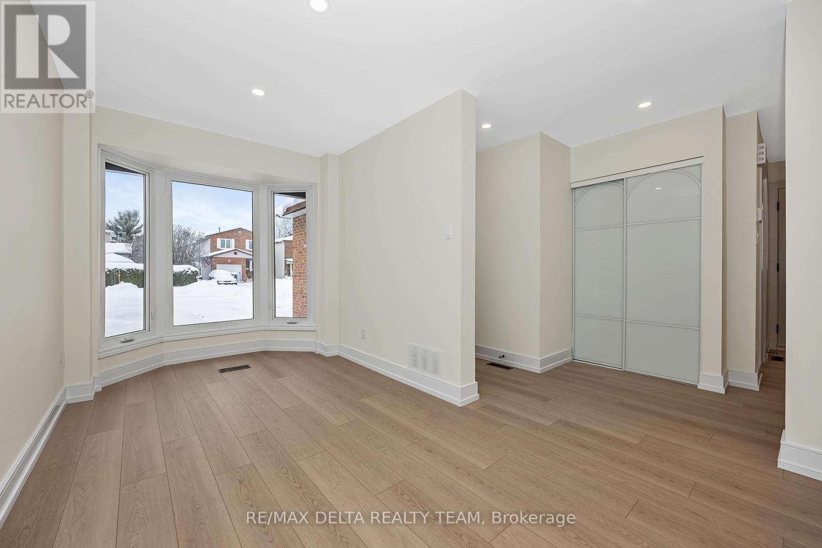 1843 Brousseau Crescent, Ottawa, Ontario  K1C 2Y5 - Photo 4 - X12714182