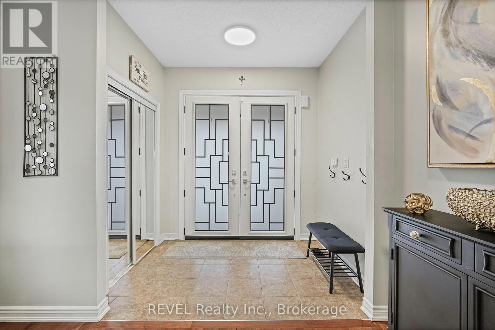 44 Sidare Court, Grimsby (Grimsby Beach), Ontario  L3M 4E8 - Photo 5 - X12714028