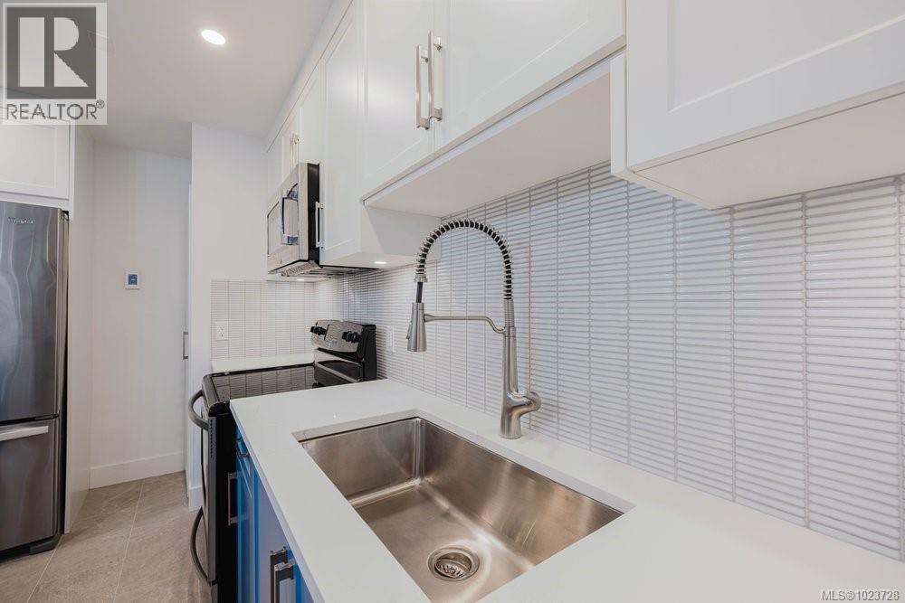 4815 Cordova Bay Rd, Saanich, British Columbia  V8Y 2J8 - Photo 15 - 1023728