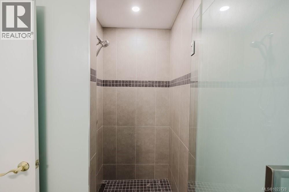 4815 Cordova Bay Rd, Saanich, British Columbia  V8Y 2J8 - Photo 29 - 1023728