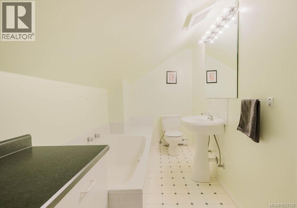 4815 Cordova Bay Rd, Saanich, British Columbia  V8Y 2J8 - Photo 35 - 1023728