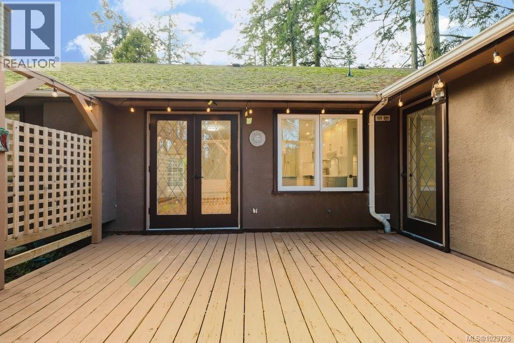 4815 Cordova Bay Rd, Saanich, British Columbia  V8Y 2J8 - Photo 40 - 1023728