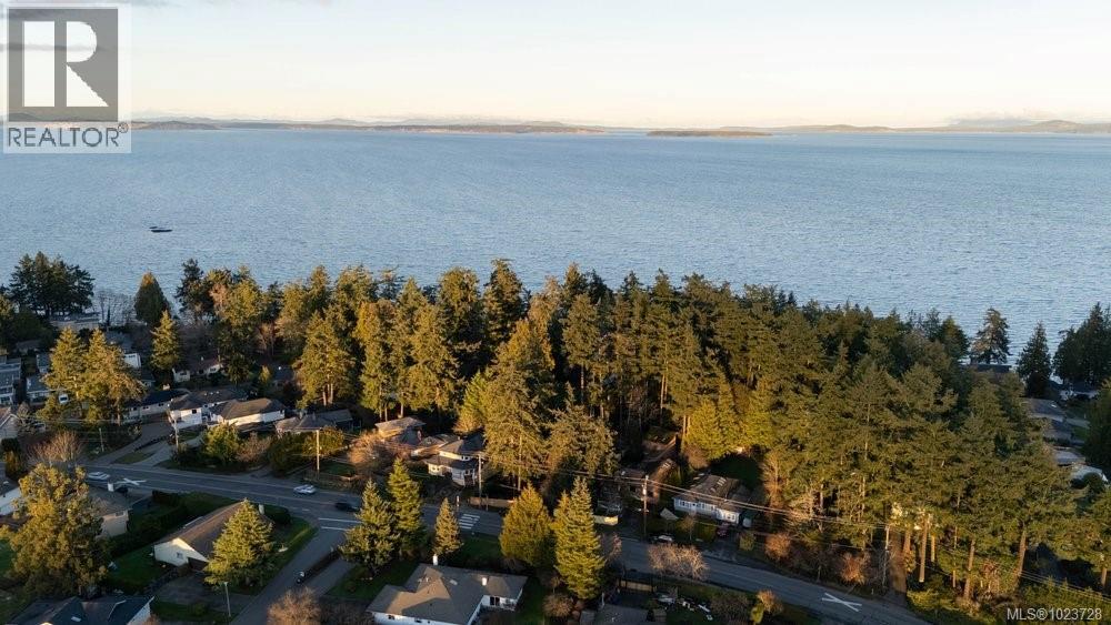 4815 Cordova Bay Rd, Saanich, British Columbia  V8Y 2J8 - Photo 5 - 1023728