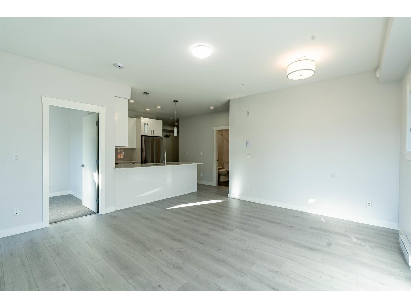 217 33886 Pine Street, Abbotsford, British Columbia  V2S 0N9 - Photo 2 - R3080859