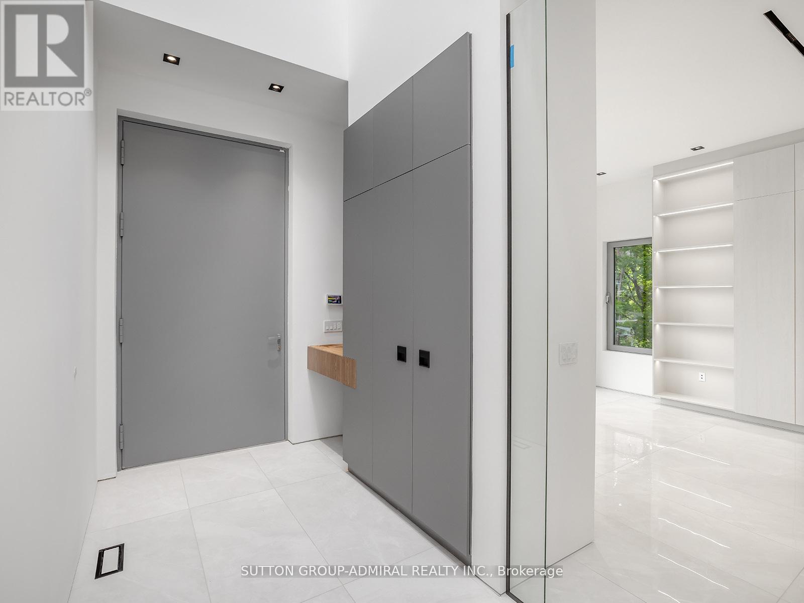 157 Old Forest Hill Road, Toronto, Ontario  M5N 2N7 - Photo 3 - C12713974