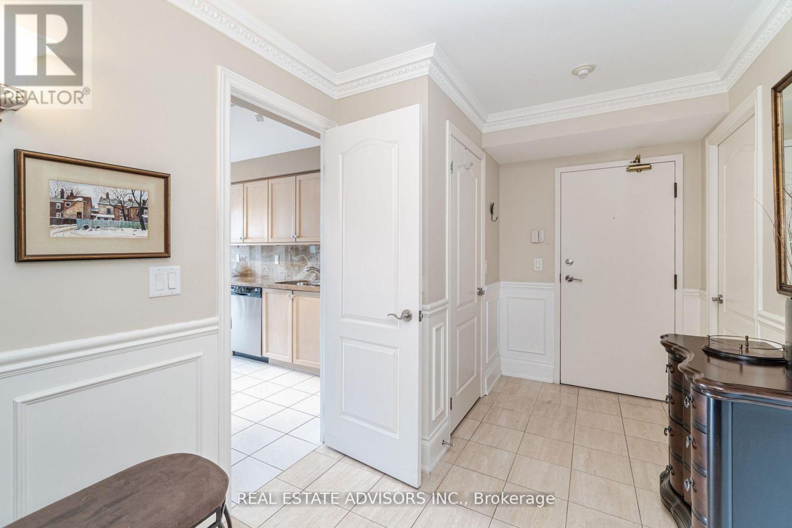 309 - 75 York Mills Road, Toronto, Ontario  M2P 2E7 - Photo 3 - C12714072