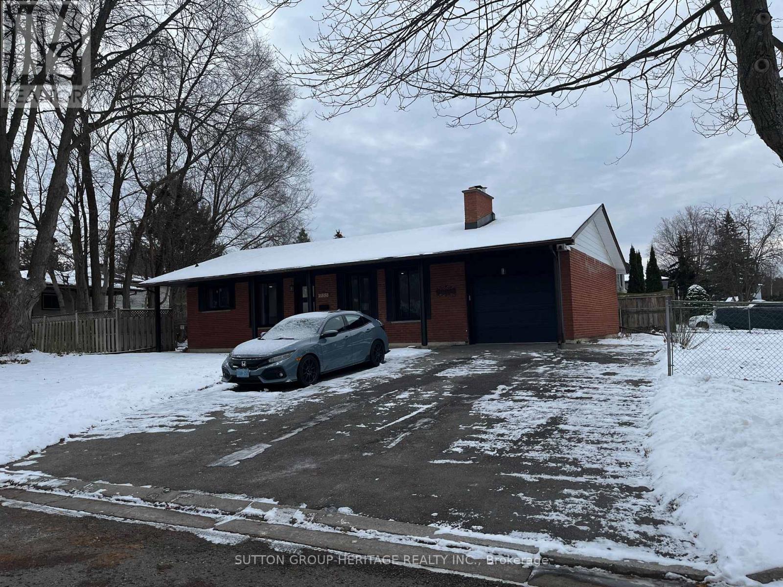 955 Hawthorne Court, Oshawa, Ontario  L1H 2H4 - Photo 2 - E12714162