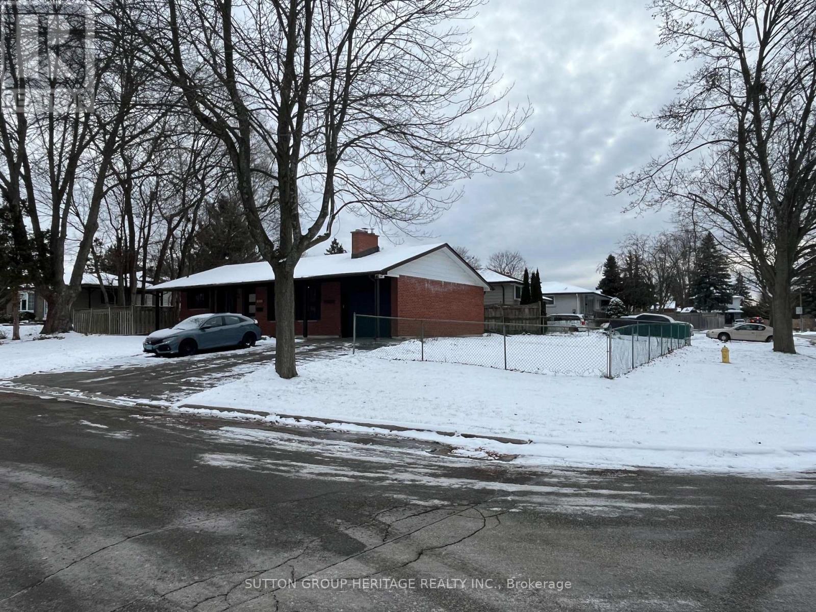 955 Hawthorne Court, Oshawa, Ontario  L1H 2H4 - Photo 3 - E12714162