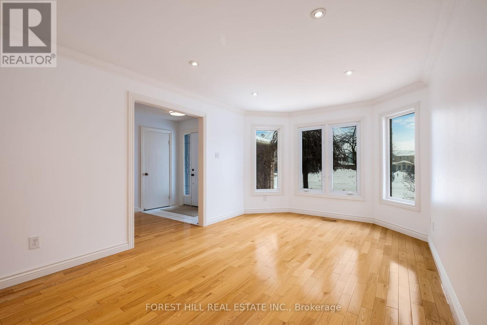 427 Mathews Court, Newmarket, Ontario  L3X 1C9 - Photo 2 - N12714006