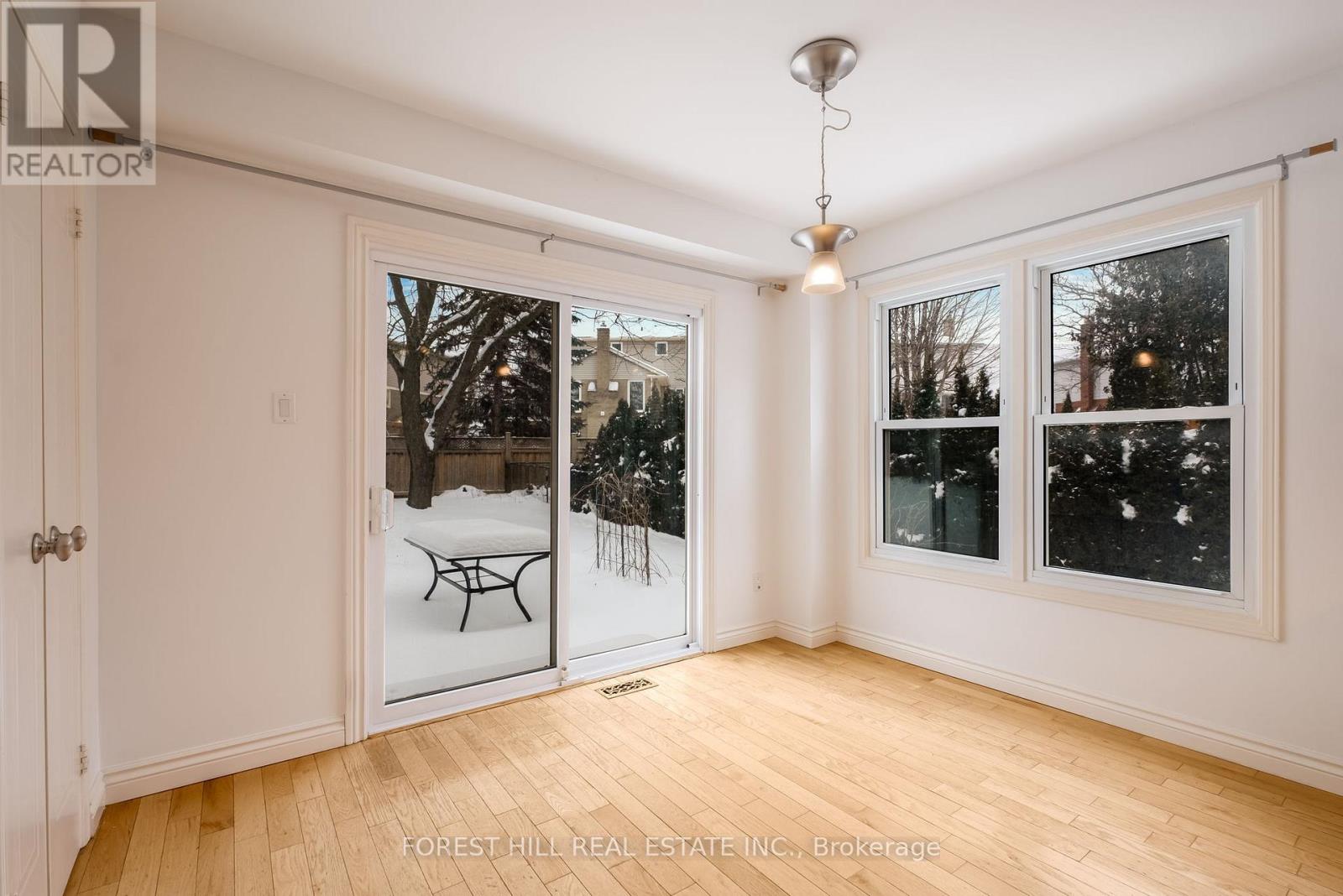 427 Mathews Court, Newmarket, Ontario  L3X 1C9 - Photo 6 - N12714006