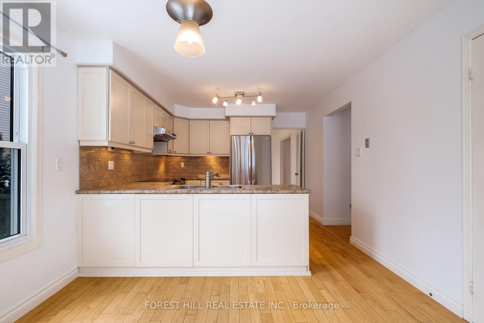 427 Mathews Court, Newmarket, Ontario  L3X 1C9 - Photo 7 - N12714006