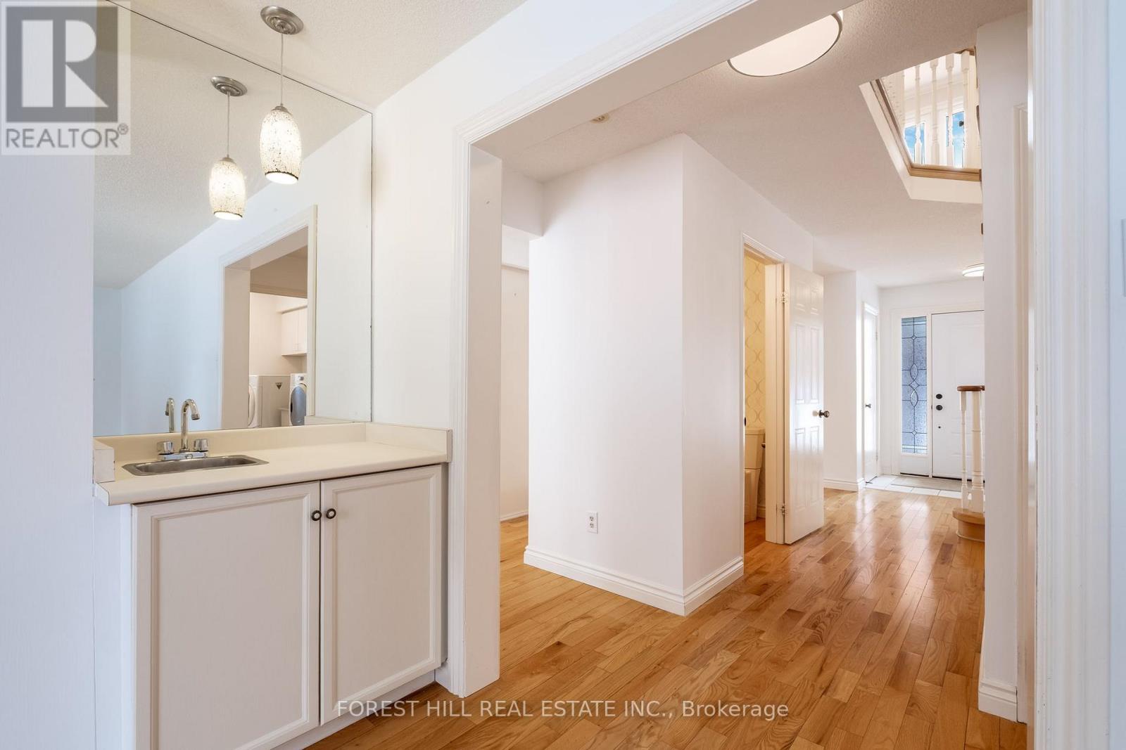 427 Mathews Court, Newmarket, Ontario  L3X 1C9 - Photo 9 - N12714006