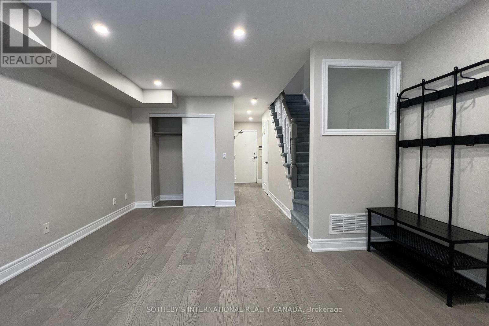 70 Suncrest Boulevard, Markham, Ontario  L3T 7Y1 - Photo 2 - N12714174