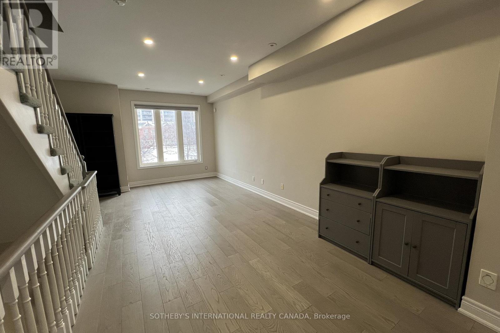 70 Suncrest Boulevard, Markham, Ontario  L3T 7Y1 - Photo 3 - N12714174