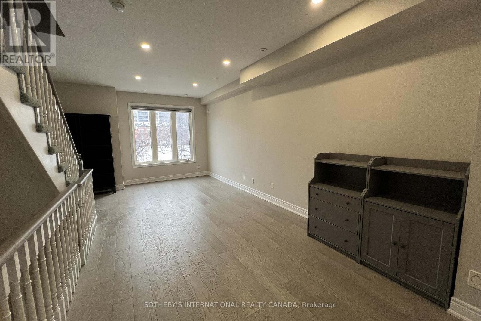 70 Suncrest Boulevard, Markham, Ontario  L3T 7Y1 - Photo 4 - N12714174