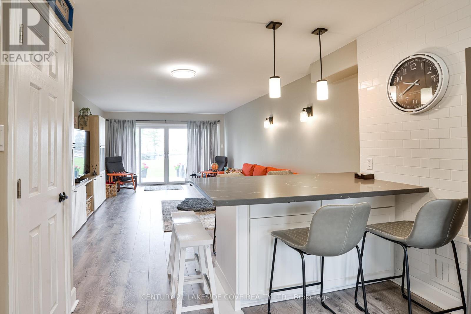 Unit 14 - 1 Paradise Boulevard, Ramara, Ontario  L0K 1B0 - Photo 8 - S12714194