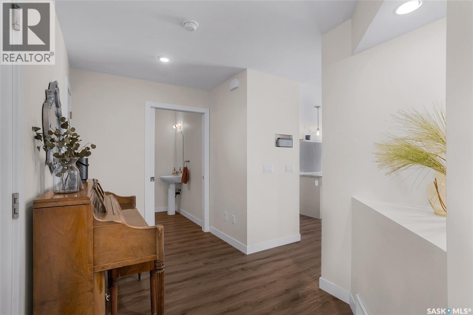 1059 Kolynchuk Crescent, Saskatoon, Saskatchewan  S7T 0V7 - Photo 4 - SK027111