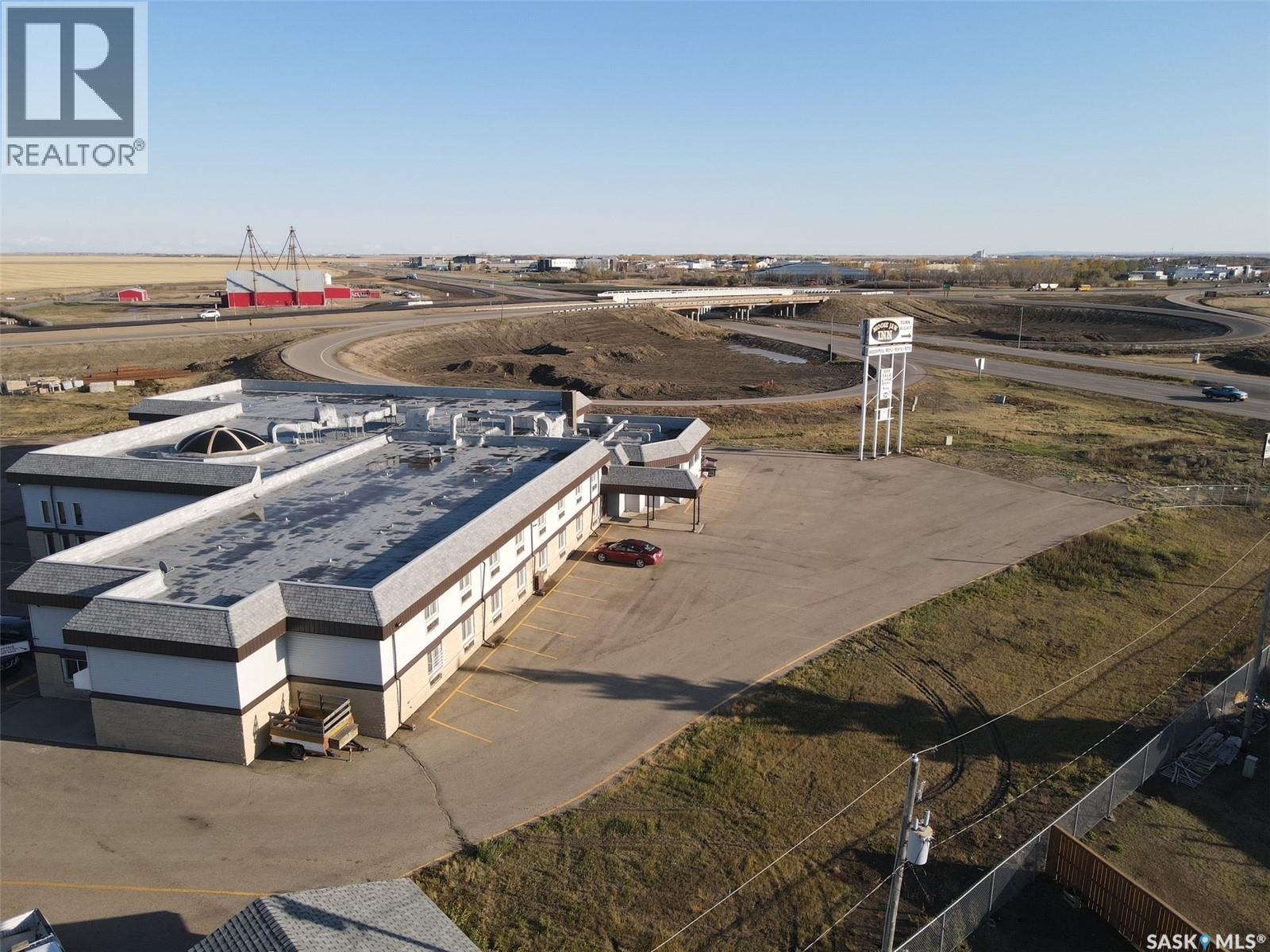 45 Service Road N, Moose Jaw, Saskatchewan  S6H 4N7 - Photo 3 - SK027078