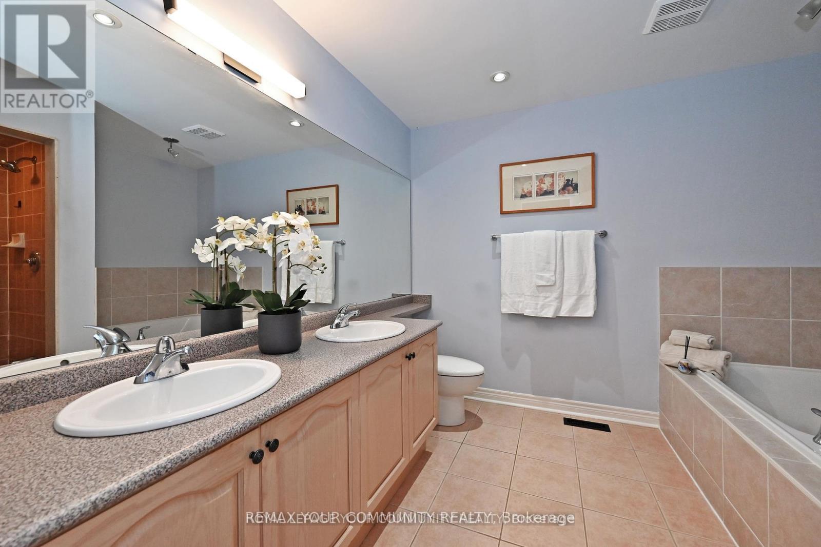 18 - 3 Senator Court, Aurora, Ontario  L4G 7P2 - Photo 29 - N12453919