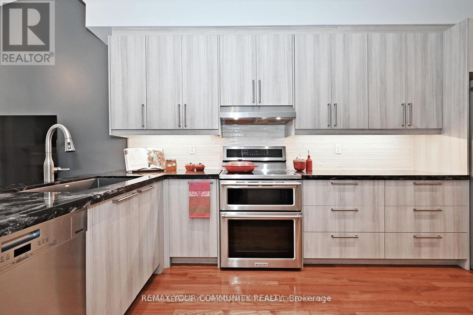 18 - 3 Senator Court, Aurora, Ontario  L4G 7P2 - Photo 16 - N12453919