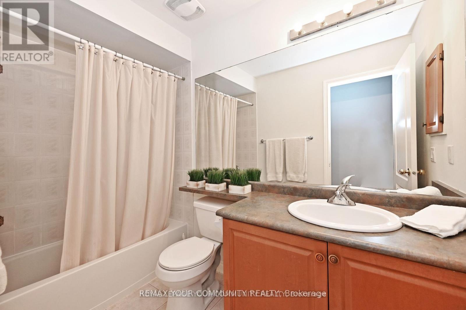 18 - 3 Senator Court, Aurora, Ontario  L4G 7P2 - Photo 33 - N12453919