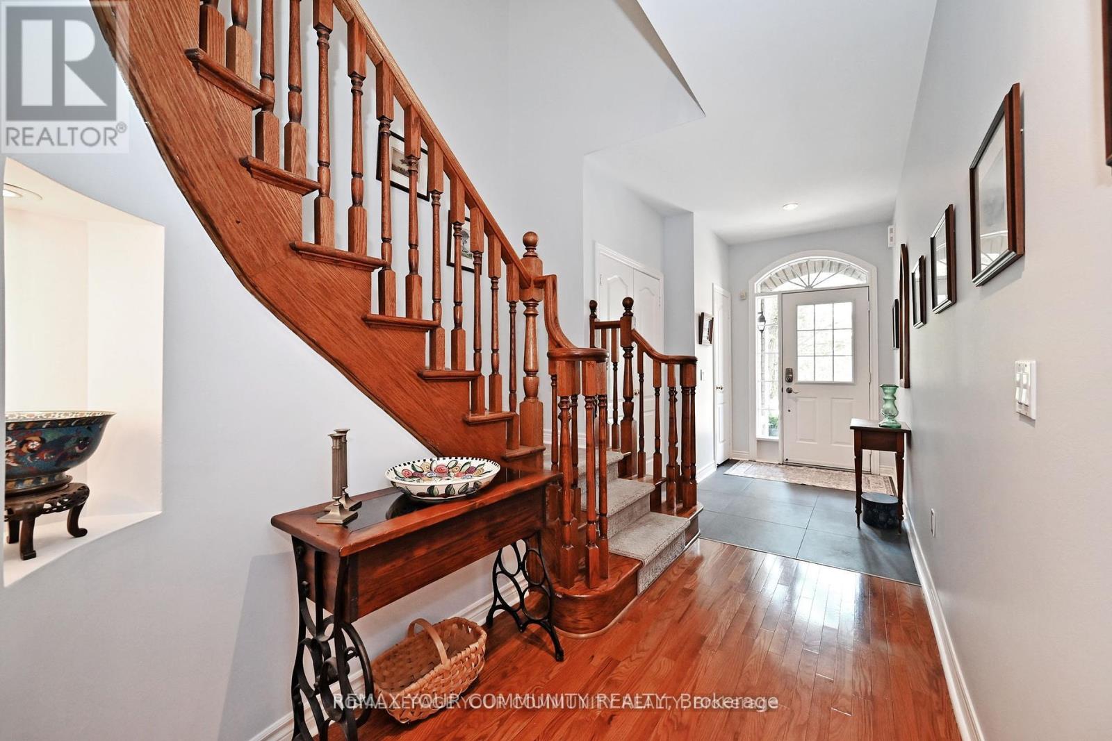 18 - 3 Senator Court, Aurora, Ontario  L4G 7P2 - Photo 5 - N12453919