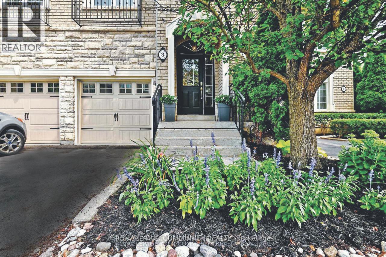 18 - 3 Senator Court, Aurora, Ontario  L4G 7P2 - Photo 3 - N12453919