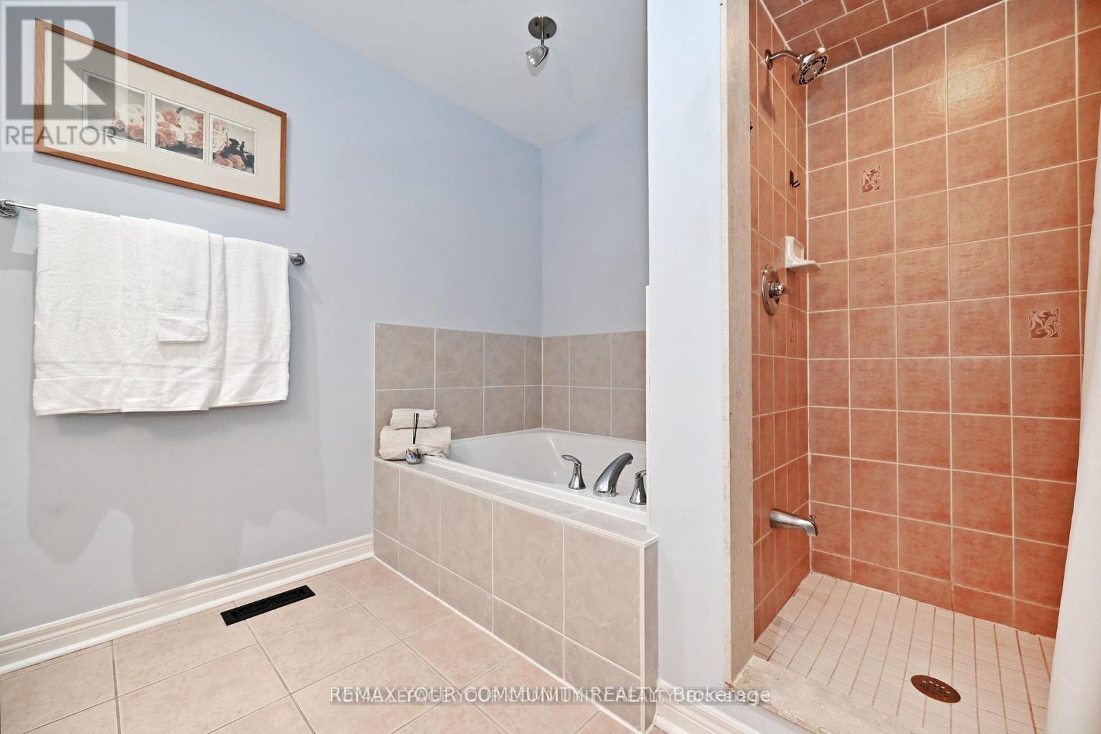 18 - 3 Senator Court, Aurora, Ontario  L4G 7P2 - Photo 30 - N12453919