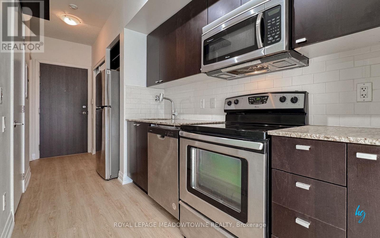 1106 - 103 The Queensway, Toronto, Ontario  M6S 5B3 - Photo 3 - W12713982