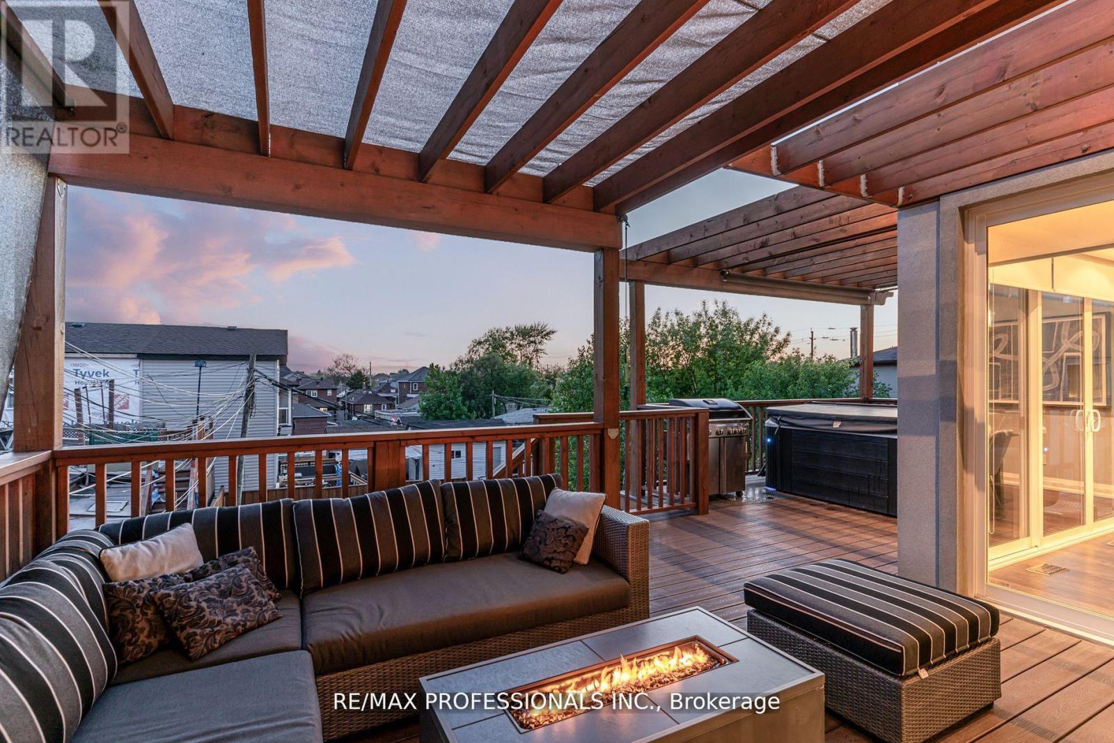 372 Silverthorn Avenue, Toronto, Ontario  M6M 3G9 - Photo 15 - W12713992