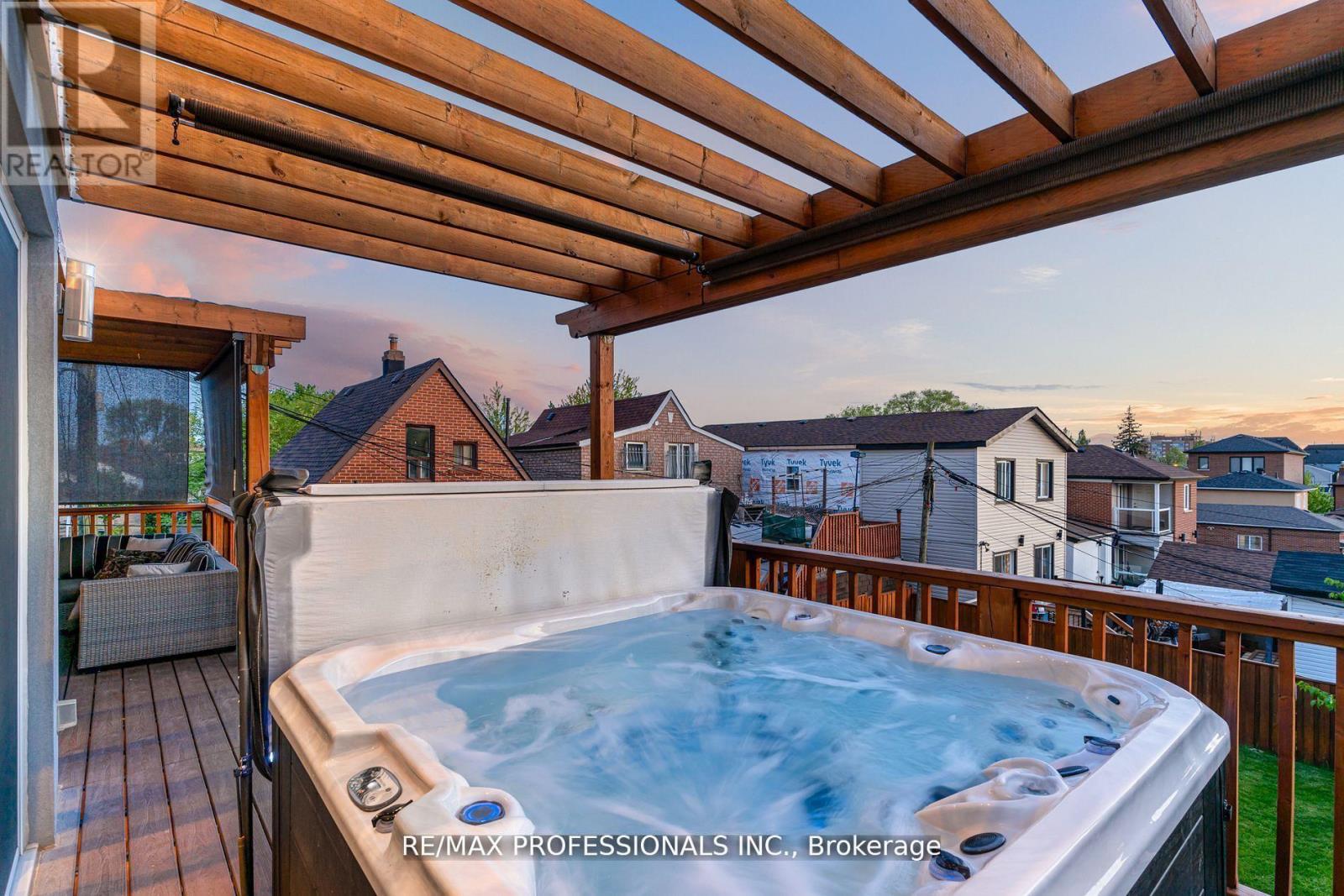 372 Silverthorn Avenue, Toronto, Ontario  M6M 3G9 - Photo 16 - W12713992